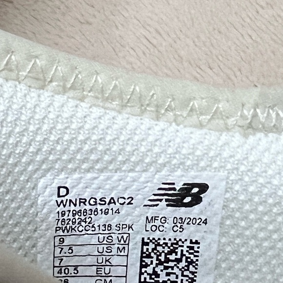 New Balance - Picture 8 of 9